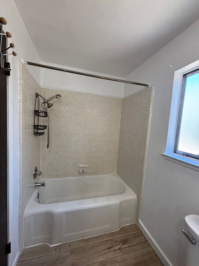 Building Photo - 1455 Alamo Dr