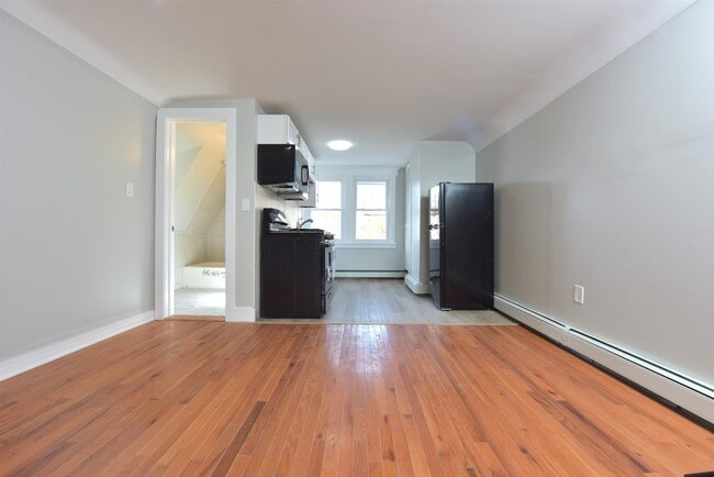 Building Photo - 173 Watson Ave