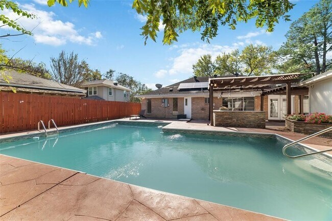 Building Photo - 22122 Woodrose Dr