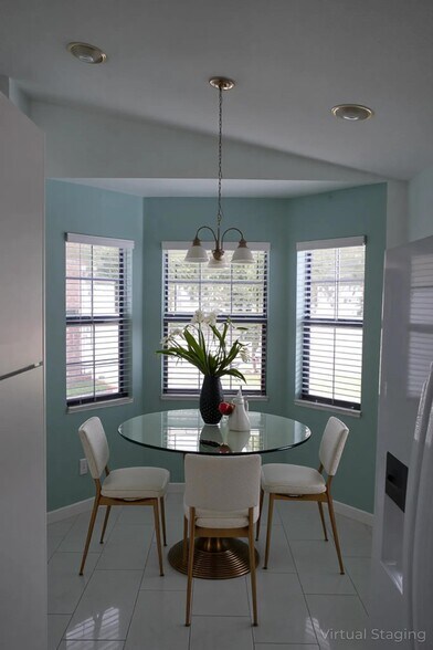 Kitchen Nook - 3924 NE 22nd St