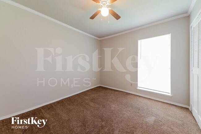 Building Photo - 3317 Kenwood Dr