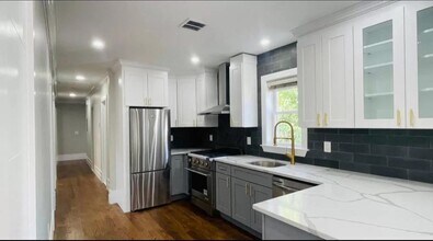 Building Photo - 40 Grant St