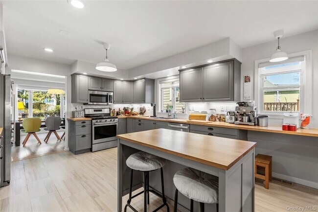 Building Photo - 350 Midland Ave