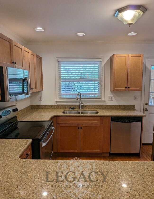 Building Photo - 1101C Biltmore Dr