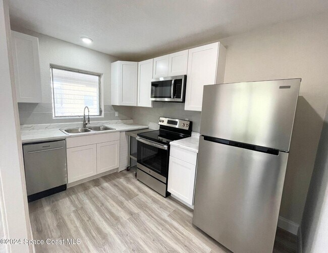 Building Photo - 26 Carmalt St