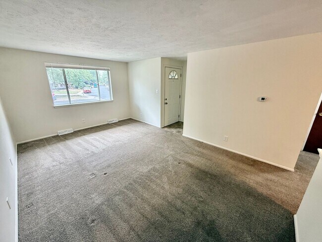 Building Photo - 1079-1083 Winona Drive