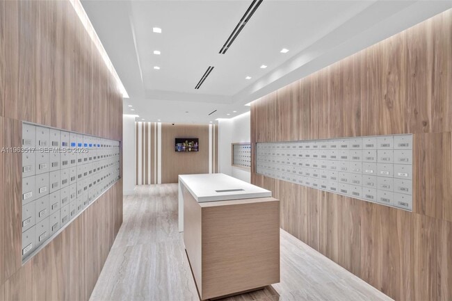 Building Photo - 2301 Collins Ave