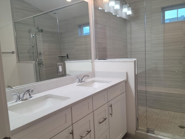 Building Photo - 2859 Hardwick Rd