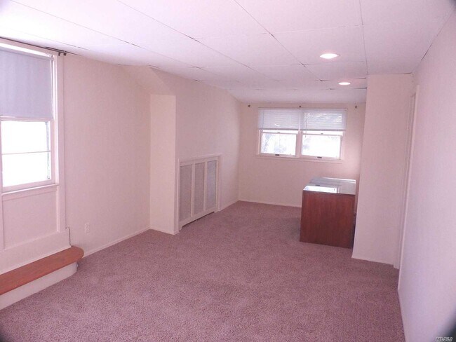 Building Photo - 2506 Parkview Pl
