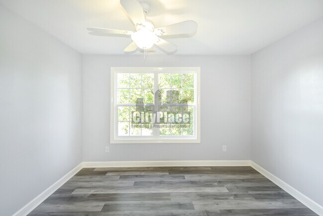 Building Photo - 4440 Valley Trace Dr