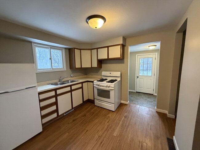 Building Photo - 323 Selma St