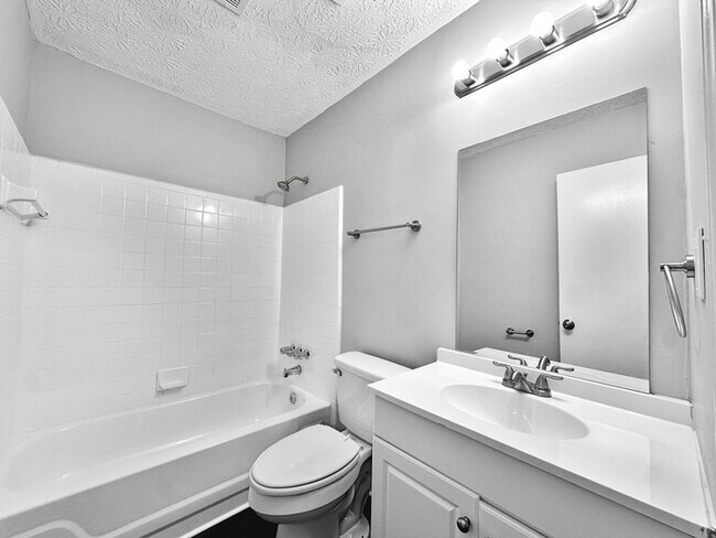 Building Photo - 9289 Forest Knoll Dr