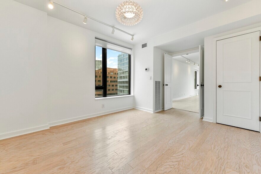 Building Photo - 220 Boylston St