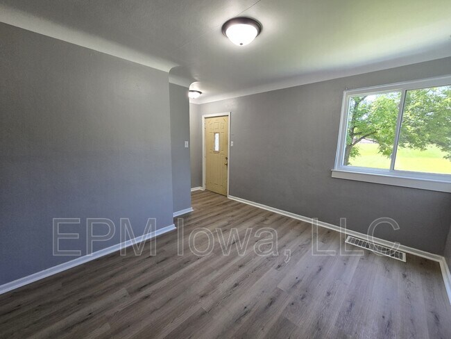 Building Photo - 2214 Idaho St