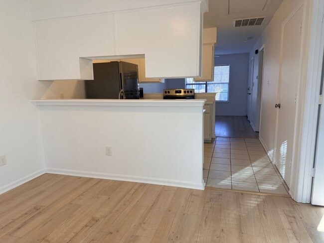 Building Photo - Cozy Wisteria Court