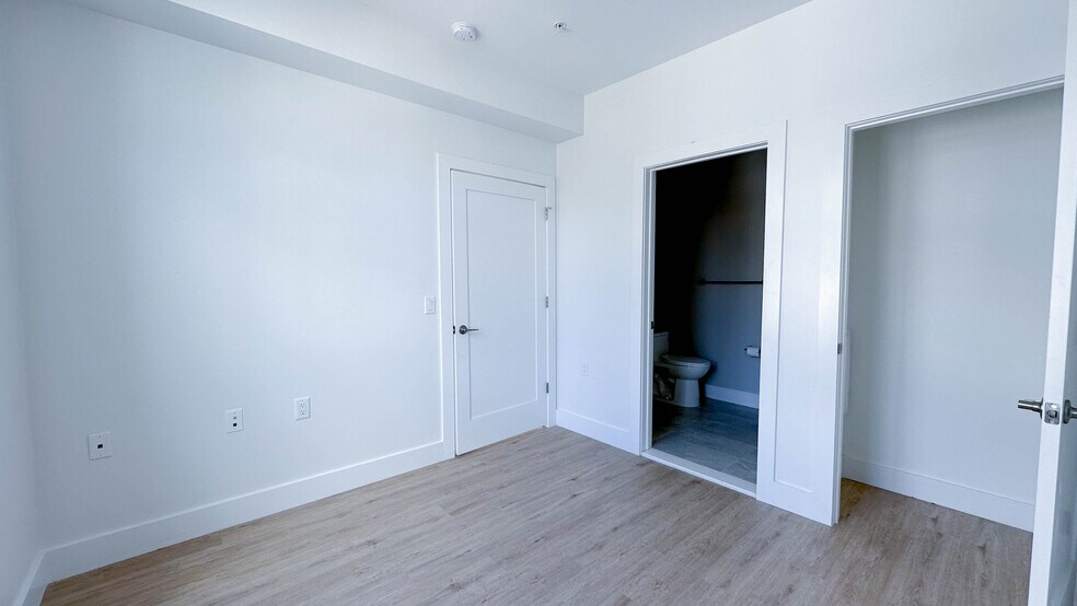 Building Photo - 276 Duncan Ave