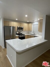 Building Photo - 121 Cancion Way