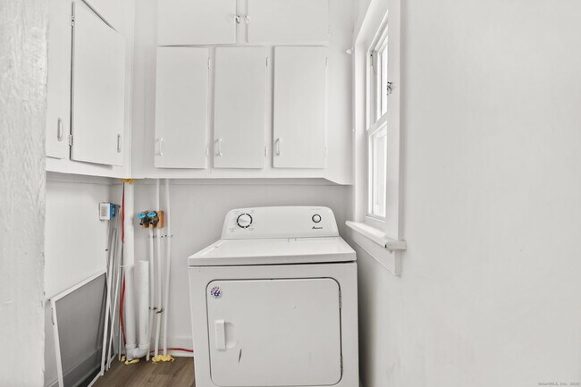 Building Photo - 7 George St