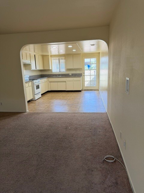 Building Photo - 317 N San Gabriel Ave