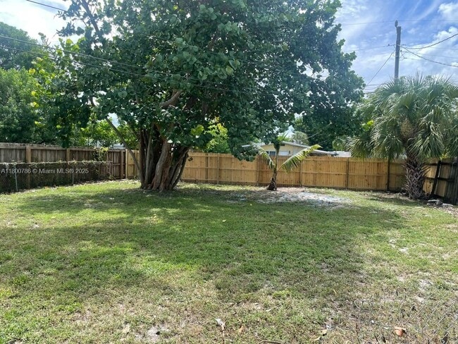 Building Photo - 1127 NW 7th Ave
