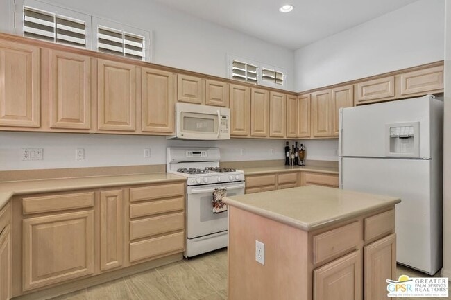 Building Photo - 78139 Elenbrook Ct