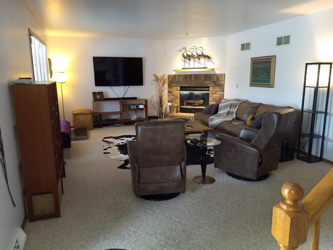 Great room with Gas Fireplace - 1445 Meadowcreek Ct