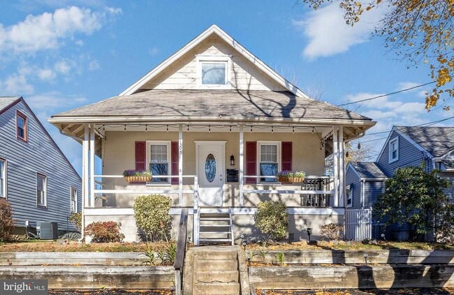 Building Photo - 1305 Sylvan Dr