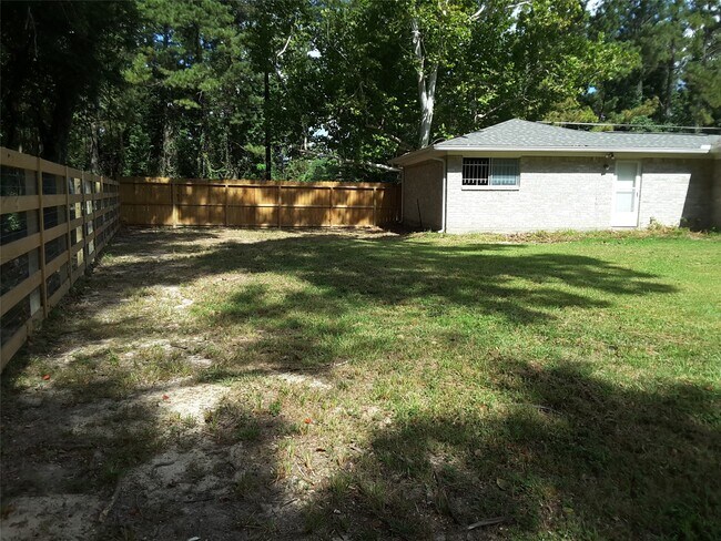 Building Photo - 18521 Railroad Ave