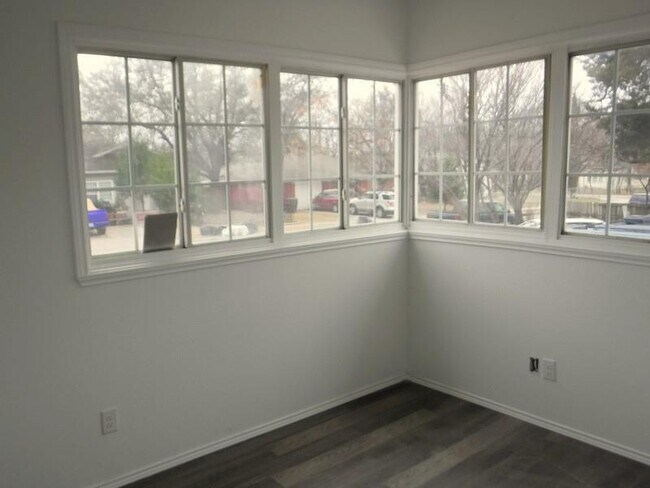 Building Photo - 2315 Gilford St