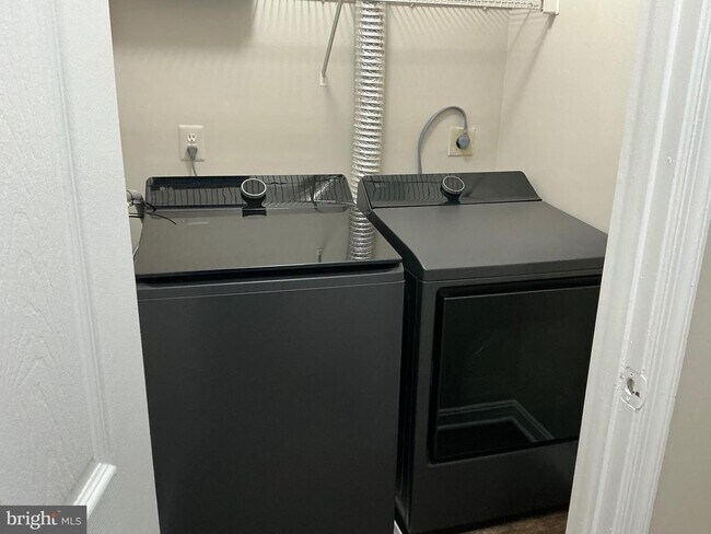 Building Photo - 2020 Alice Ave