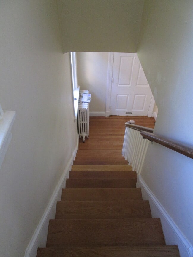 Building Photo - -- AVAILABLE JULY 17TH -- 3 BR / 1 BA Bric...