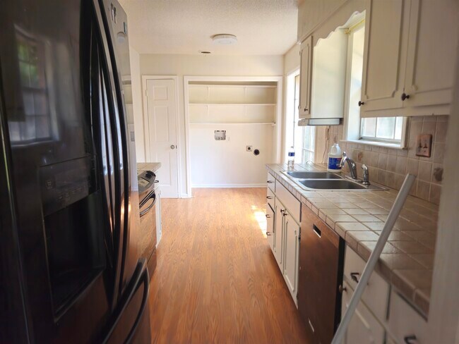 Building Photo - 3124 George Cove