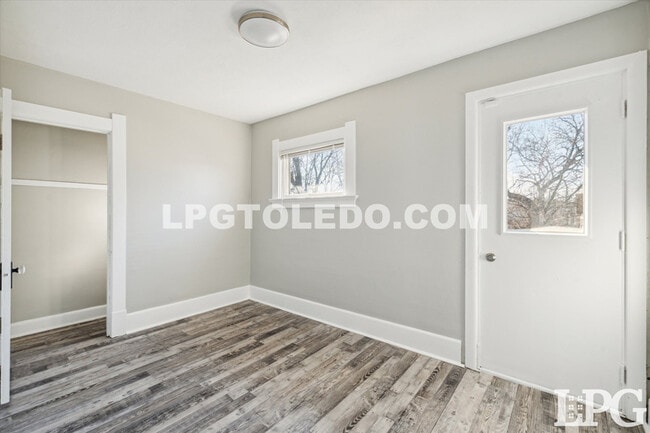 Building Photo - 4117 Thornton Ave