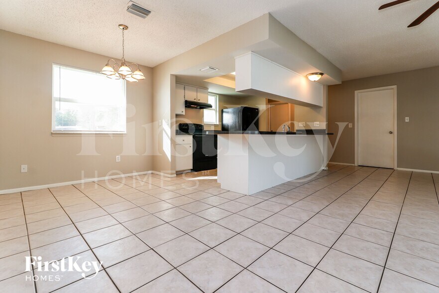 Building Photo - 7704 Riverdale Dr