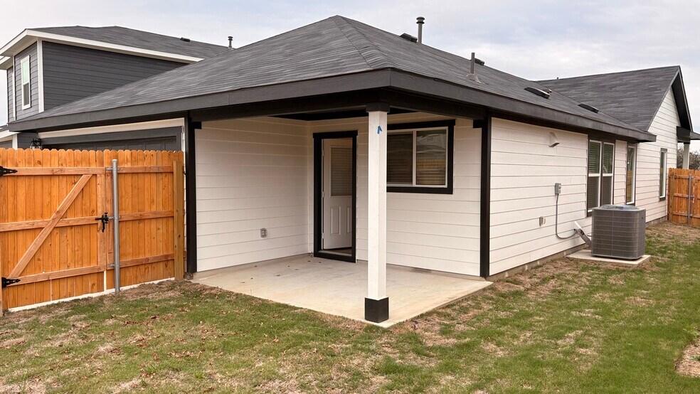 Building Photo - 316 Constanza Trl