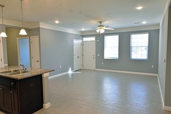 Building Photo - Shelby Township, 1st Floor Access!  2 Bedrooms, 2-Baths, att. Garage