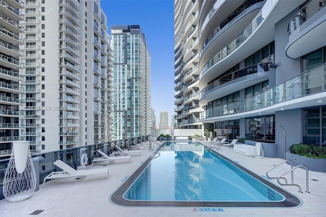 Building Photo - 1000 Brickell Plaza