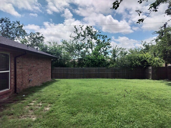 Building Photo - 6300 Mark Ct