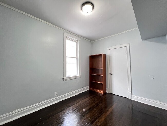 Building Photo - 8856 S Lowe Ave