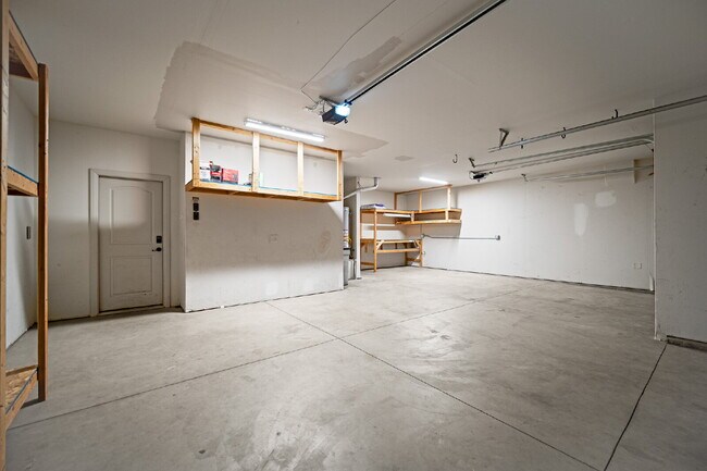 Building Photo - "Spacious 5-Bed Oasis with 3 Baths in Washington, UT – 3,171 Sq Ft of Comfort!"