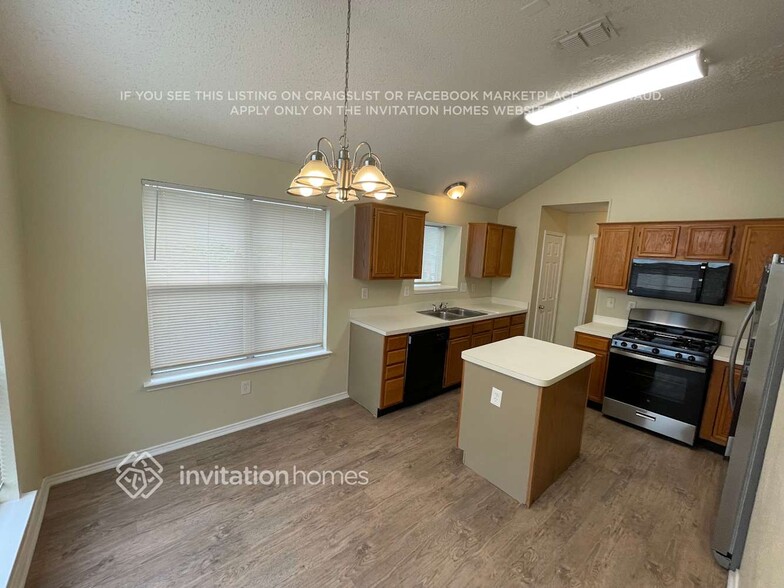 Building Photo - 904 Worden Dr