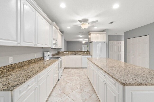 Building Photo - 2087 SE Wild Meadow Cir