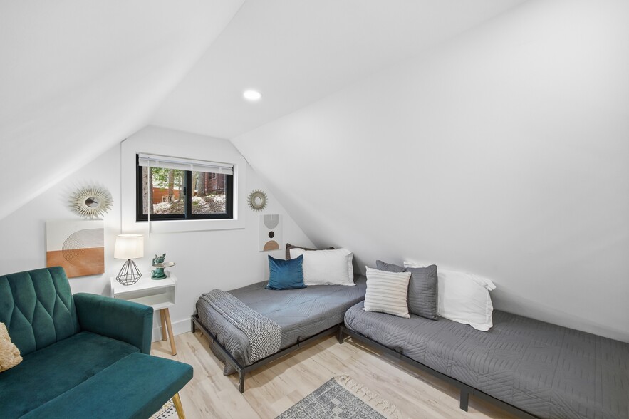 Loft 1 (Two Twins) - 25 Ambrose Avenue