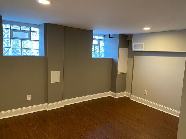 Building Photo - 1210 S Boyle Ave
