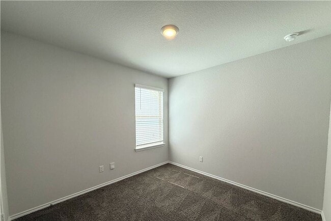 Building Photo - Stunning 3-bedroom 2-bathroom house!