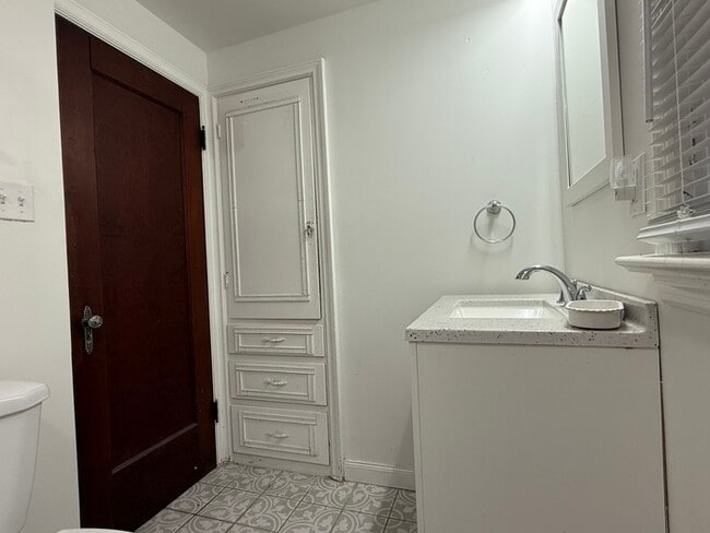 Building Photo - Charming 3 beds 1.5 baths in Columbus!