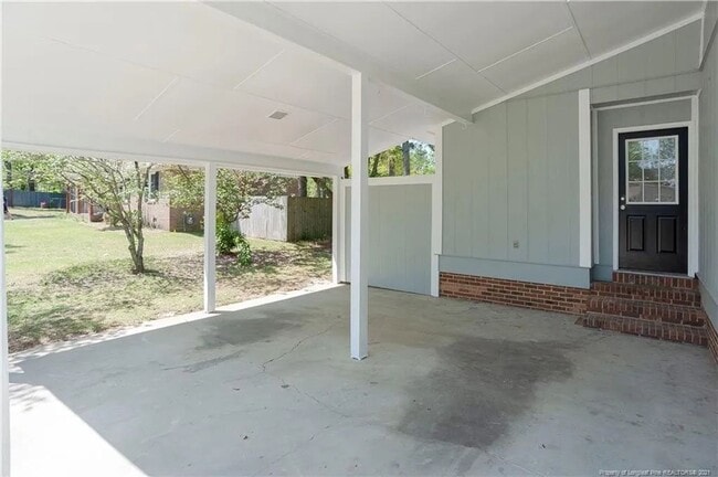 Building Photo - 2012 Lakemeadow Dr