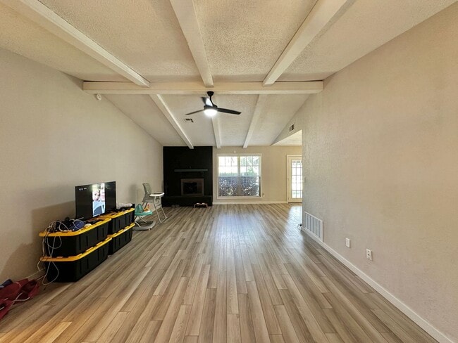 Building Photo - Remodeled