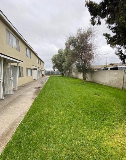 Building Photo - 210 S Newhope St.