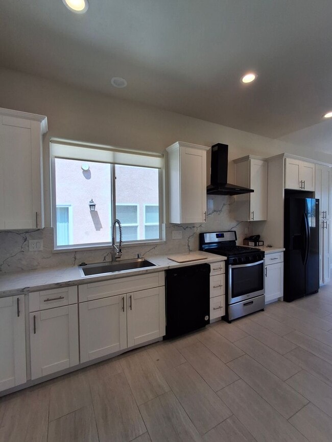 Building Photo - Beautiful 2-Bedroom, 2-Bath Home w/ Centra...